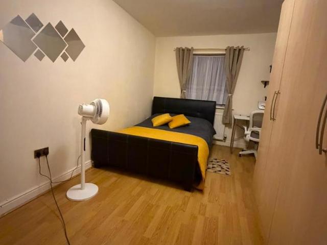 Apartment for rent in Bowes, Greater London