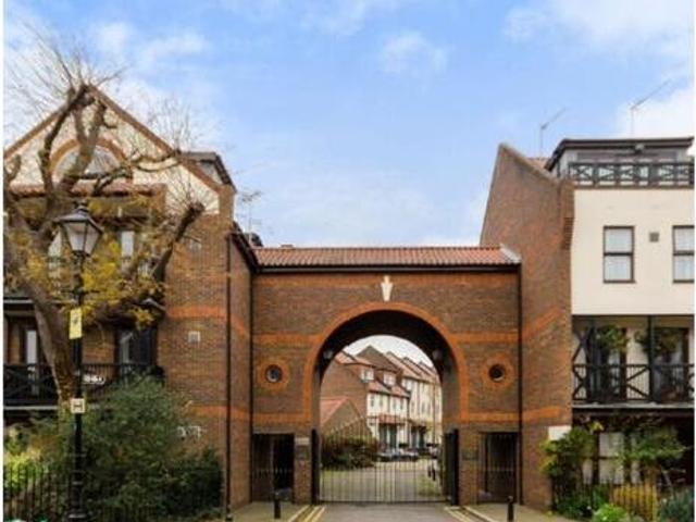 House for sale in Isleworth, Greater London