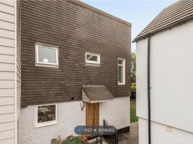 House for rent in London Borough of Barnet, Greater London