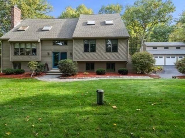 House for sale in Mendon, Massachusetts