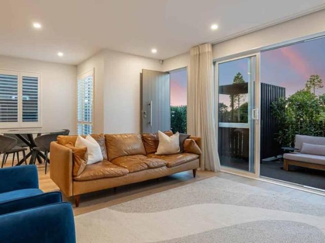Townhouse for rent in Ōrewa, Hibiscus and Bays