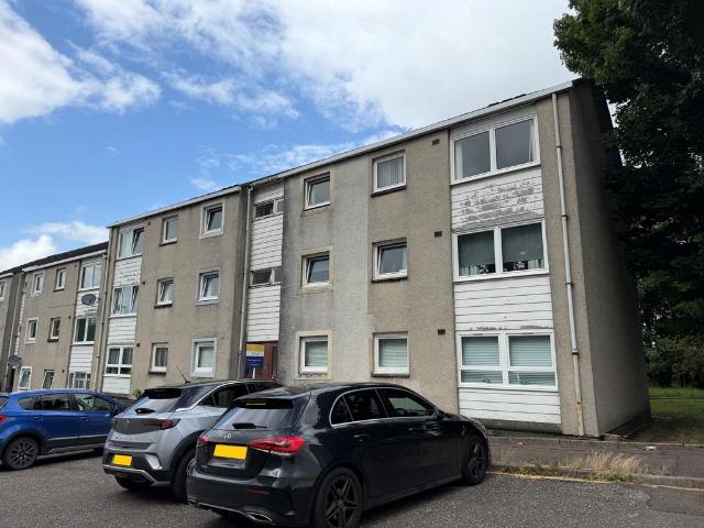 Apartment for rent in Maryhill Park, Summerston