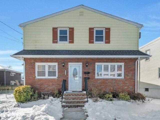 House for sale in Lyndhurst, New Jersey