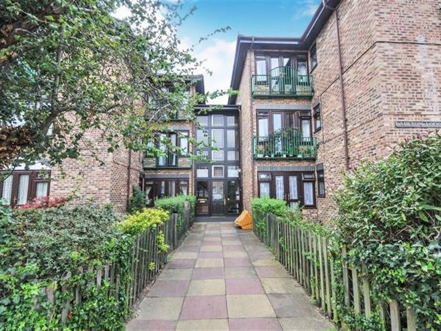 Studio for rent in Longlands, Greater London