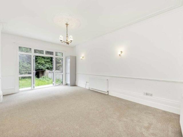 Apartment for rent in Shepherd's Hill, Cat Hill