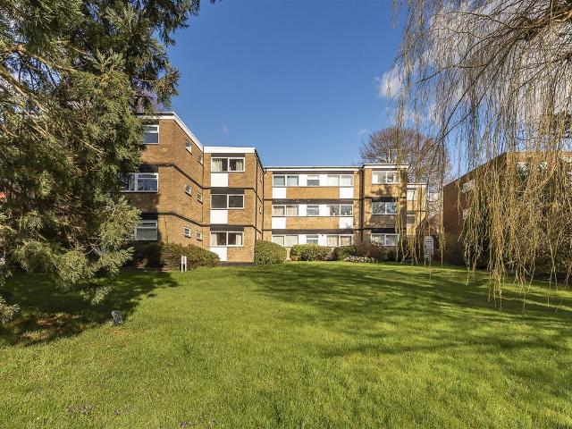 Apartment for rent in Hatching Green, Five Acres