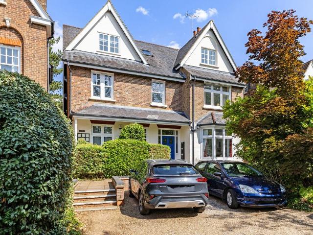 Apartment for rent in Hatching Green, Five Acres