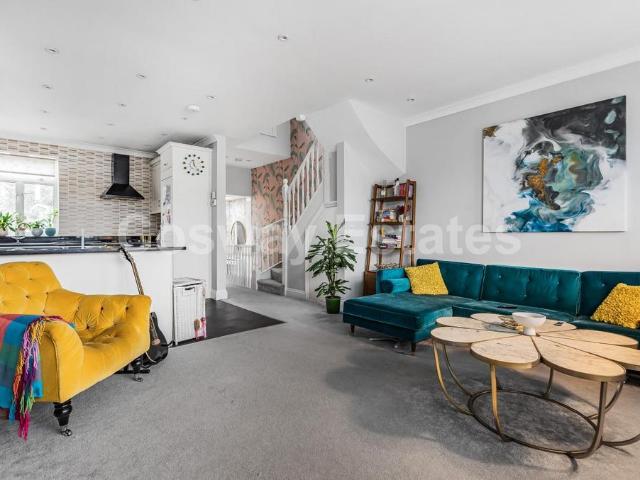 Apartment for rent in Mill Hill Village, Greater London