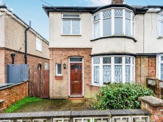 House for sale in Luton