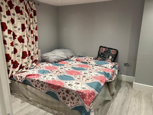Studio for rent in London Borough of Merton, Mitcham