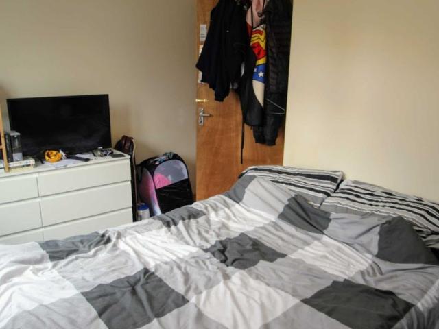Room for rent in Cowley Marsh, The Slade