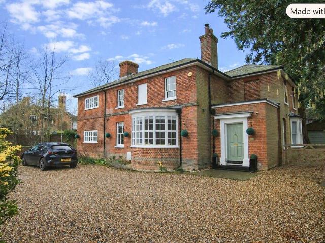 Apartment for rent in Emmbrook, Wokingham