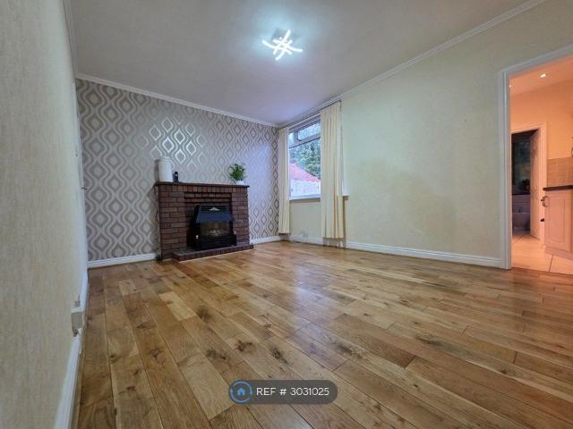 House for rent in Fallings Park, Park Village