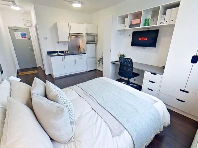 Studio for rent in St Ann's, Haddon