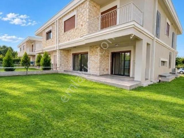 Kuyulu, Efeler içerisinde kiralık Villa