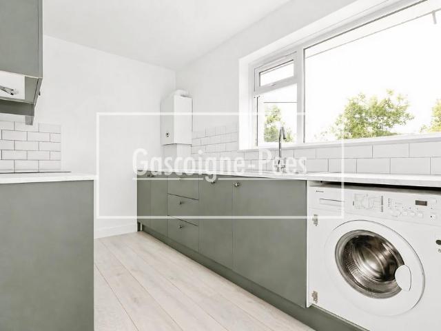 Apartment for rent in Pachesham Park, Surrey