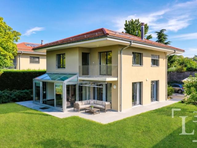 Einfamilienhaus kaufen in Rolle, Waadt