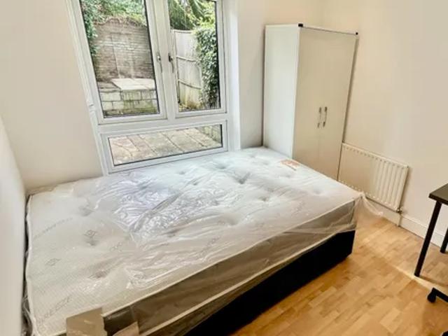 Room for rent in Oval, Greater London