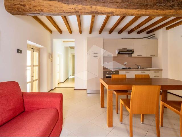 Appartamento in affitto a San Pietro città, Re