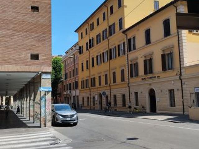Monolocale in vendita a Santo Stefano, Bologna