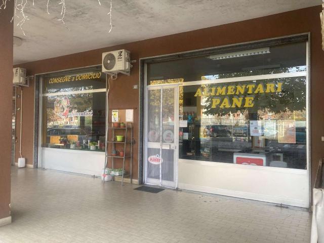 Locale Commerciale in vendita a Piemonte, Torino