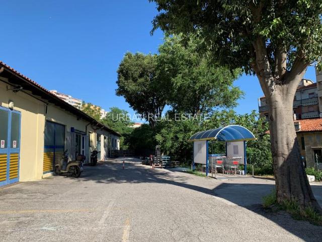 Locale Commerciale in vendita a Barriera Vecchia-San Giacomo, Villa Opicina