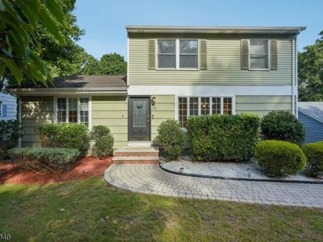House for sale in Oakland, Bergen County