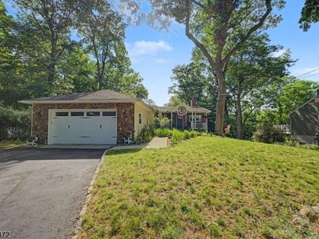 House for sale in Oakland, New Jersey