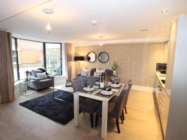 Apartment for rent in Weybridge, Elmbridge