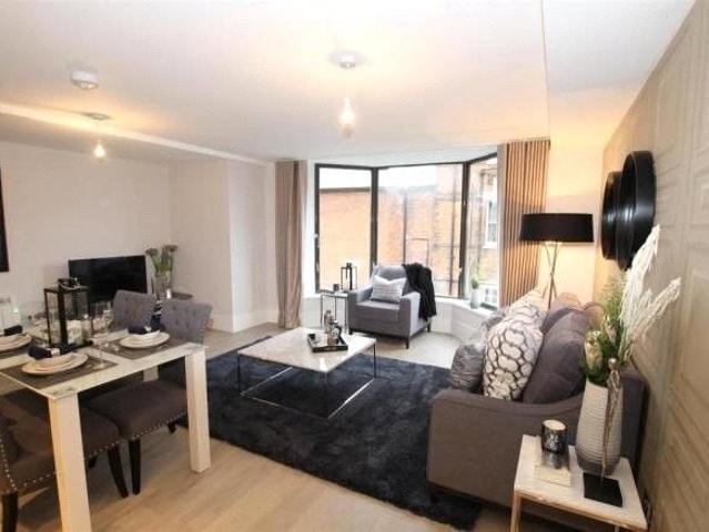Apartment for rent in Weybridge, Elmbridge
