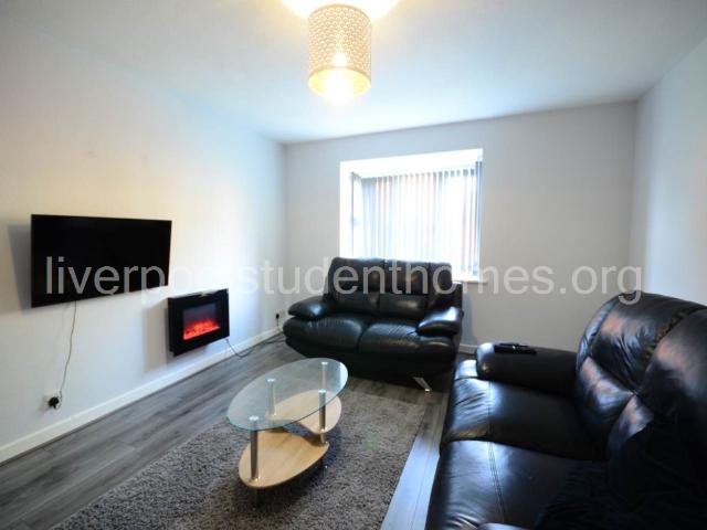House for rent in Calderstones