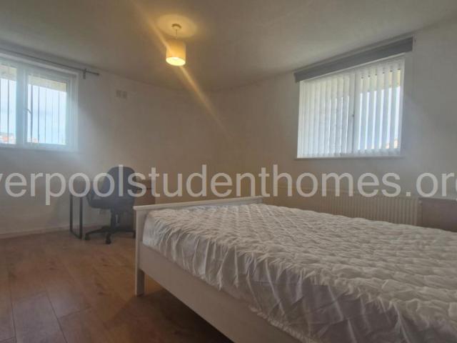 House for rent in Calderstones