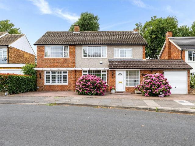 House for rent in Lower Halliford, Surrey