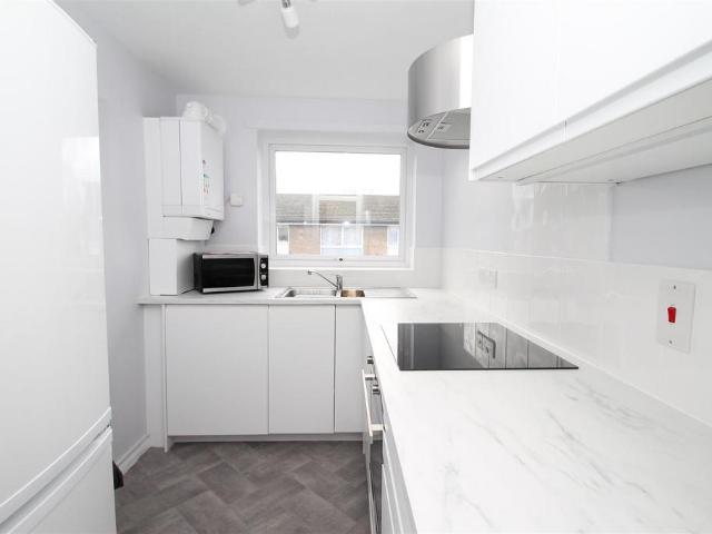 Apartment for rent in Bowes, Greater London