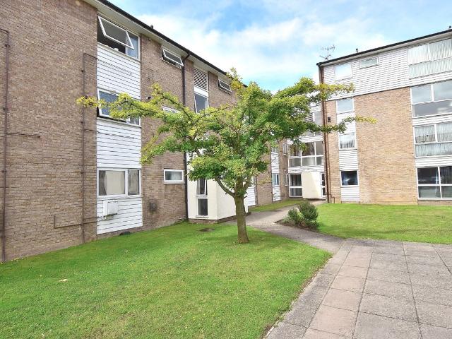 Apartment for rent in Bowes, Greater London