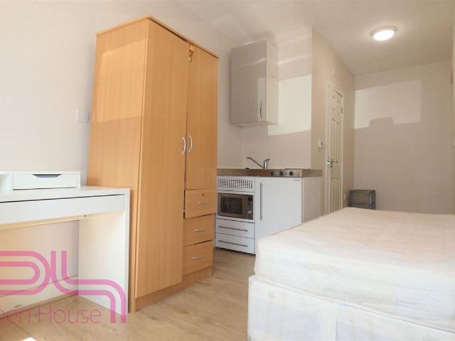 Studio for rent in London Borough of Ealing, Greater London