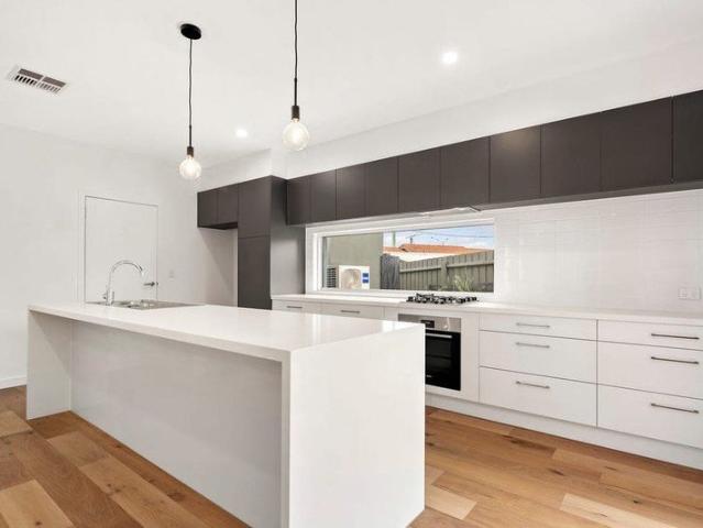 Townhouse for rent in Mornington, Melbourne