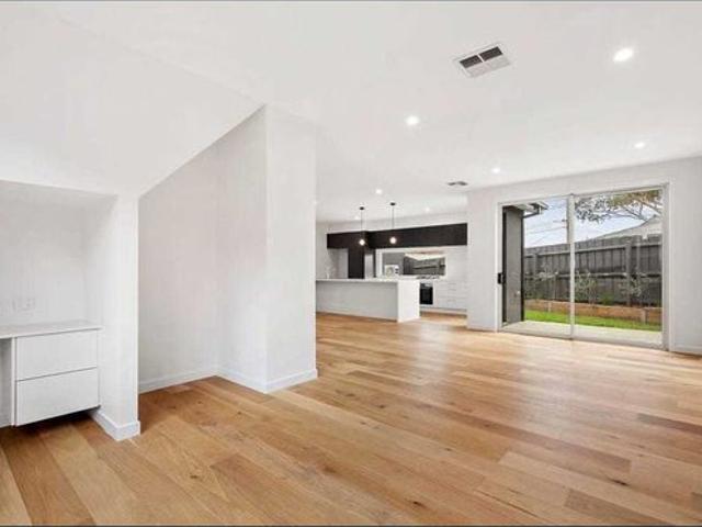 Townhouse for rent in Mornington, Melbourne