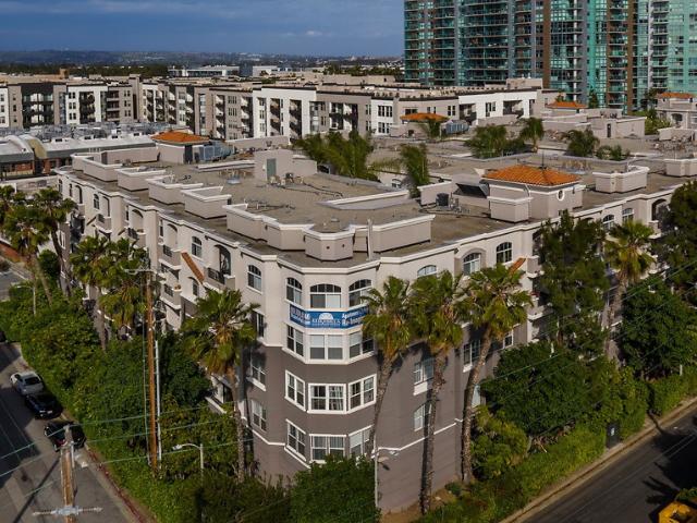 Apartment for rent in Canoga Park, California