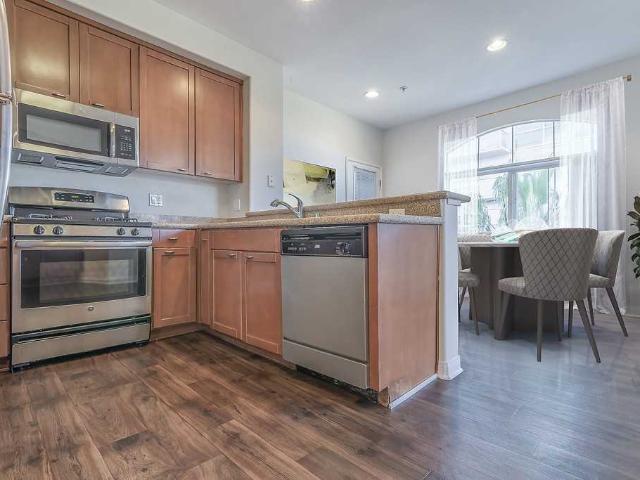 Apartment for rent in Canoga Park, California