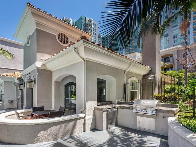 Apartment for rent in Canoga Park, California