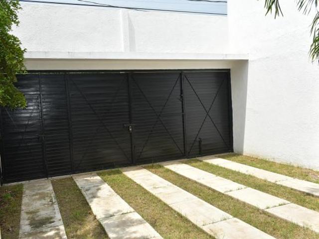 Casa en venta en Manzanillo, Colima