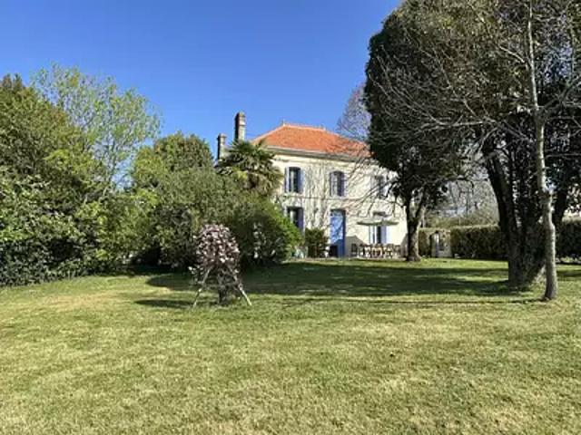 Maison vente à Mirambeau, Charente-Maritime