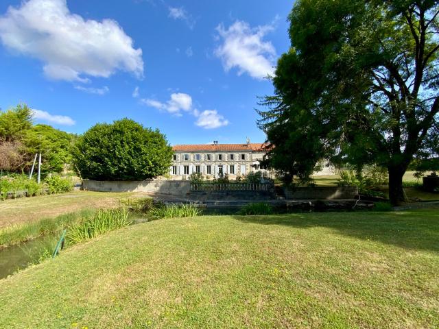 Maison vente à Mirambeau, Charente-Maritime