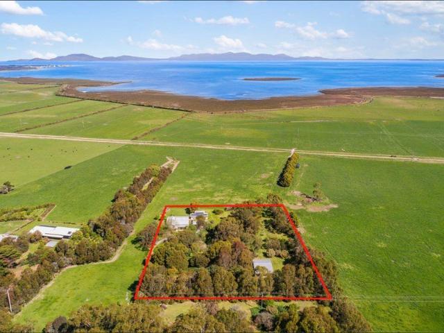 Cottage for sale in Toora, Victoria