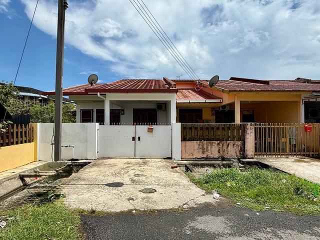 Terraced House for sale in Long Miri