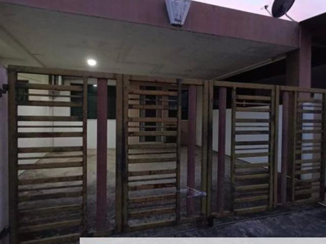House for sale in Long Miri