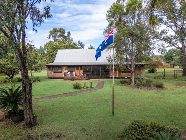 Cottage for sale in Miles