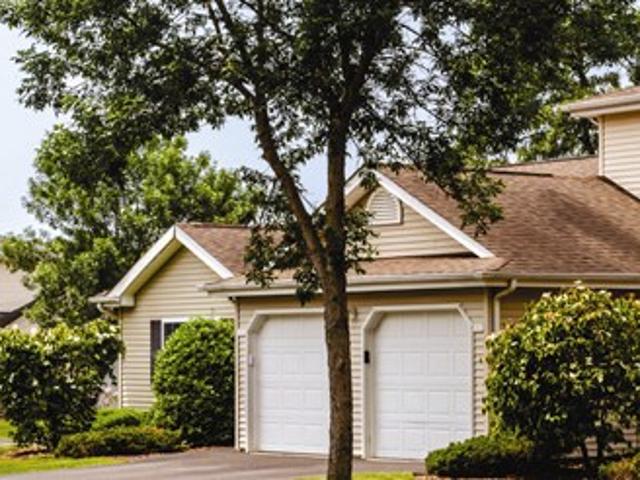 Apartment for rent in Moriches Apartment for rent in Moriches