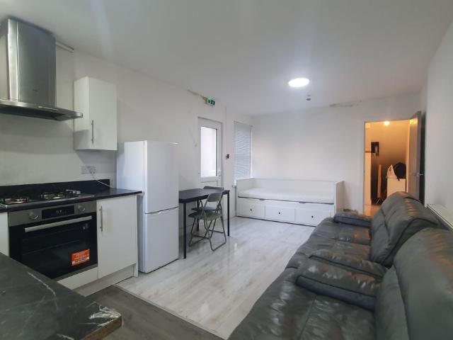 Apartment for rent in Maindy, Cardiff